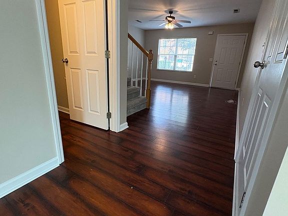 5th image of 823 Coleville Way