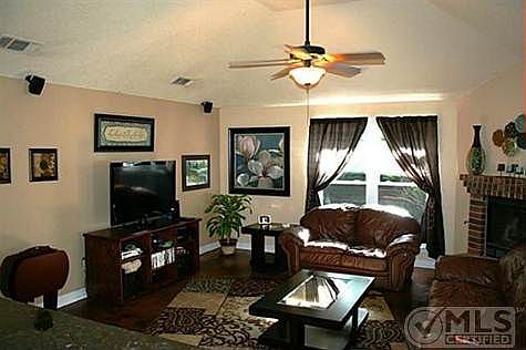 5th image of 2824 Red Oak Dr
