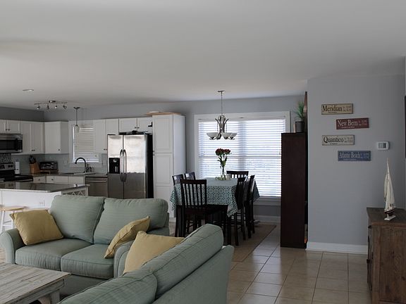 2nd image of 208 Beaufort Ave