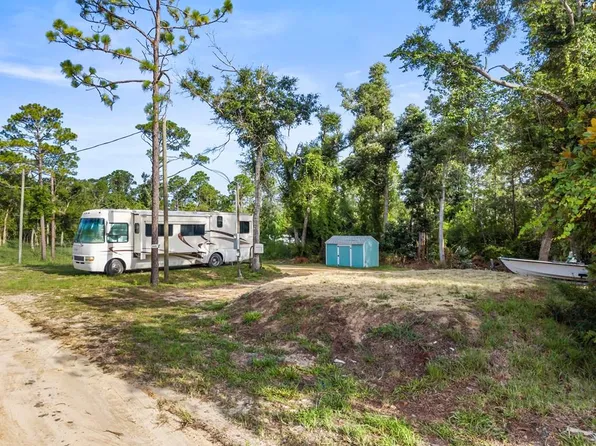 111 NE Fifth Ave, Steinhatchee, FL 32359