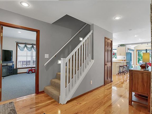 3rd image of 7629 Deerfield Dr