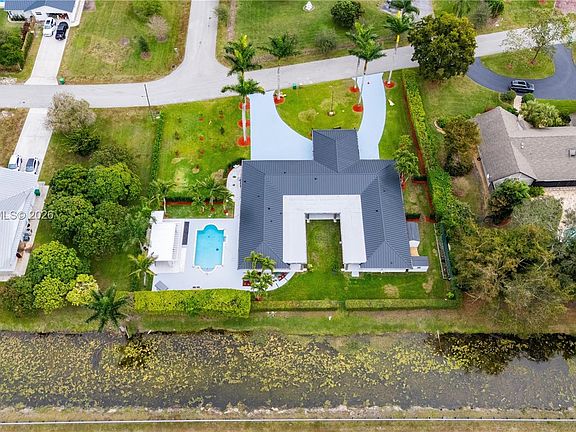 5th image of 2651 SW 141st Ter