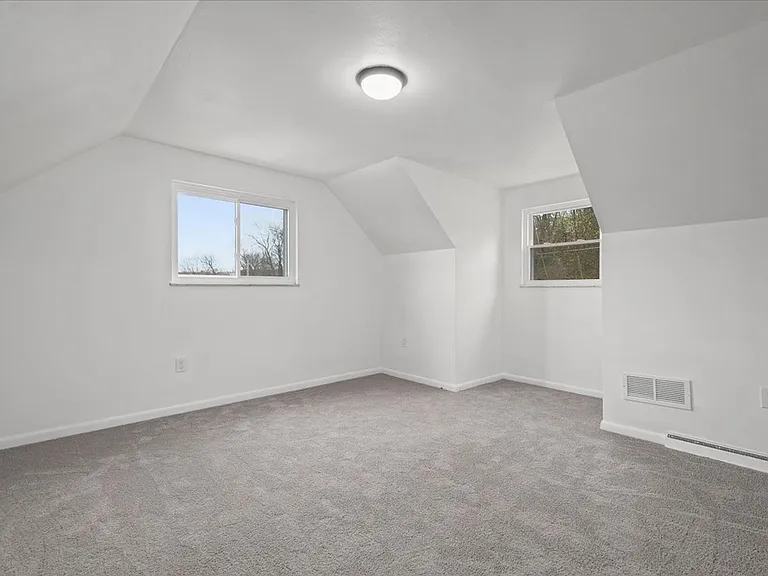 1303 Cloverdale St — Photo 19