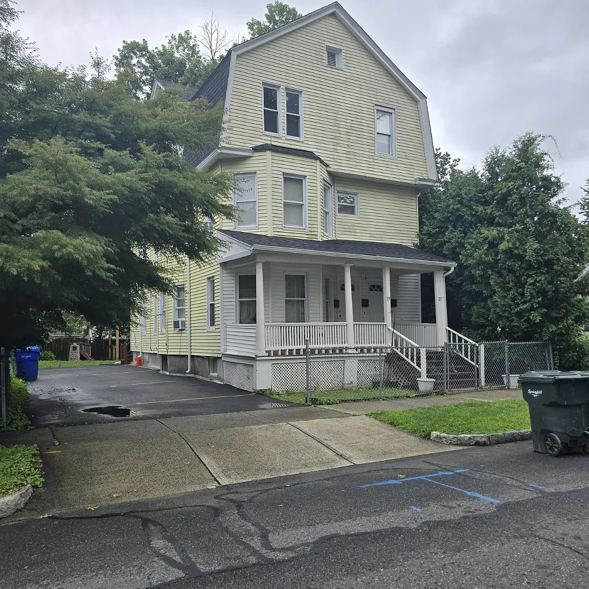 3 bed, 900 sqft, $1,600 — Photo 1