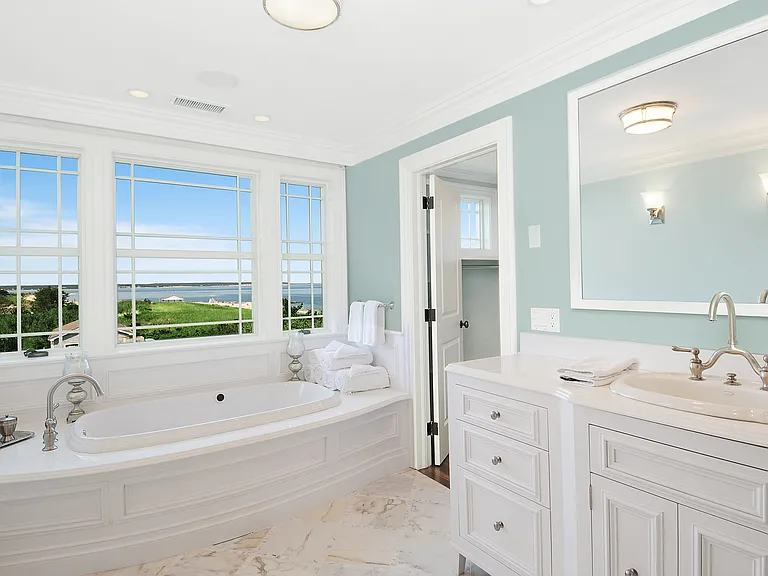 351 Kings Point Rd — Photo 8
