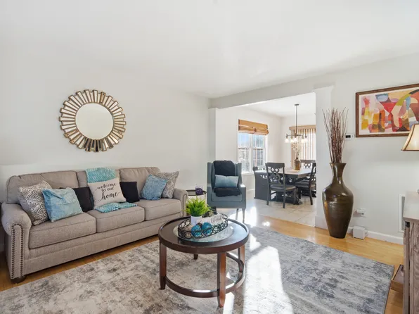 (undisclosed Address), Suffield, CT 06078