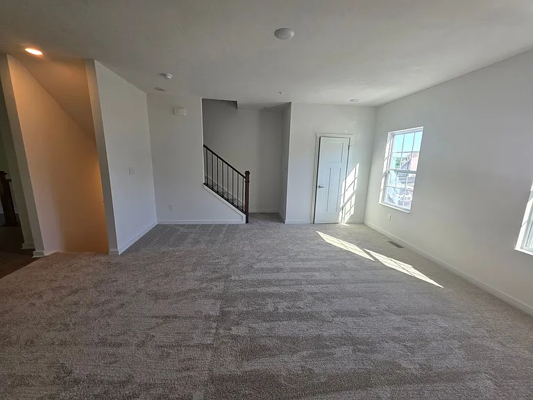 1806 Canterbury Dr — Photo 9