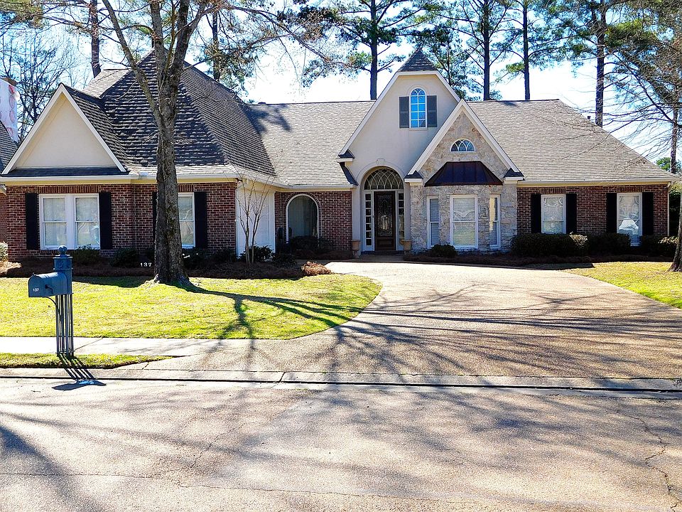 137 Lake Forest Drive