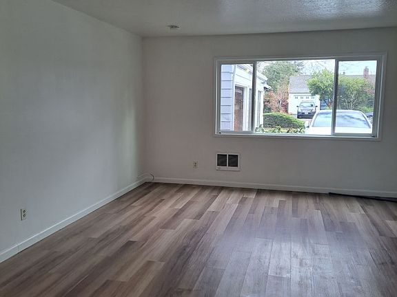 4th image of 1125-1131 NE 69th Ave #1129