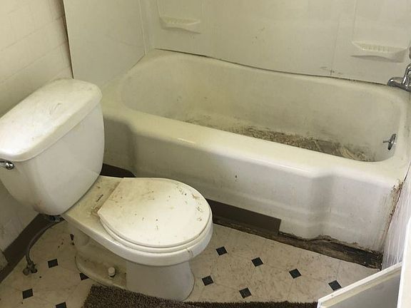3rd image of 9532 Lamontier Ave