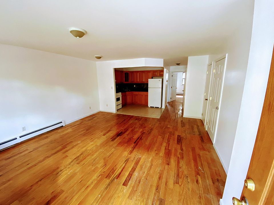 1st image of 630 E 226th St Floor 1