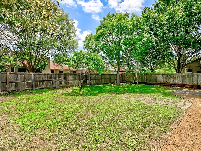 1806 Oakmont Ln — Photo 27