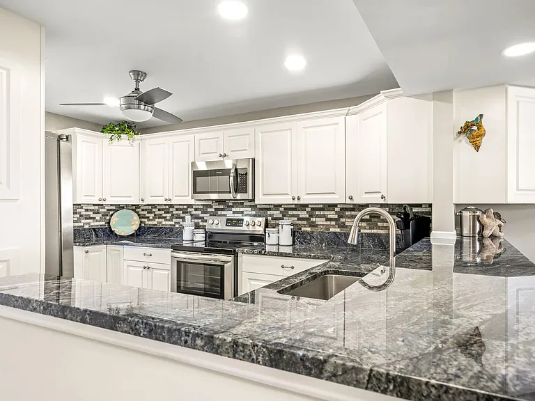 4141 Ocean Dr #208 — Photo 24