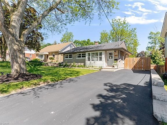 2nd image of 42 4th Ave