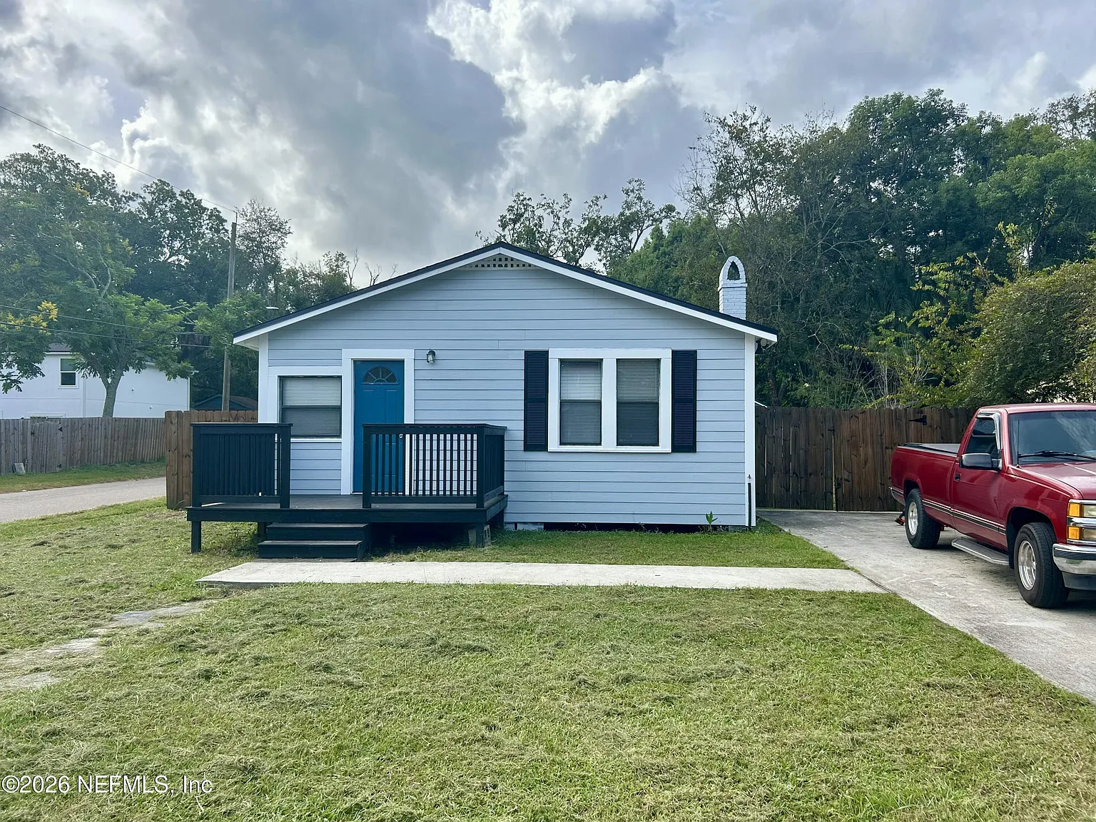 2 bed, 1.0 bath, 792 sqft, $1,000 — Photo 1
