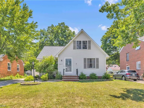 10077 Beaconsfield Dr, Parma Heights, OH 44130