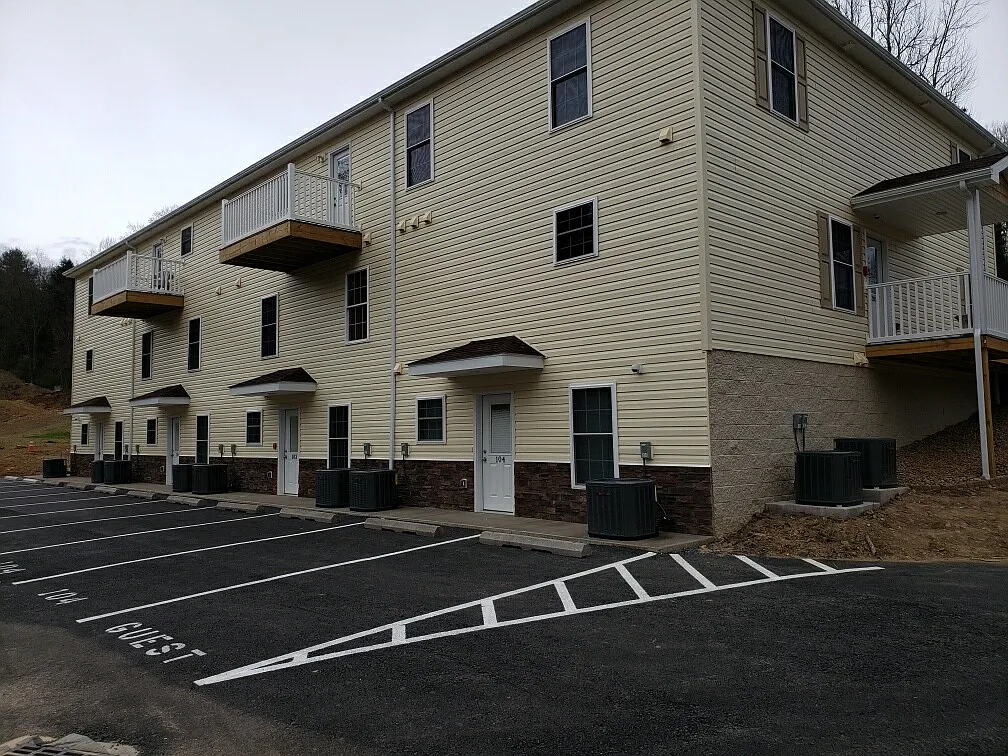 2 bed, 900 sqft, $975 — Photo 2