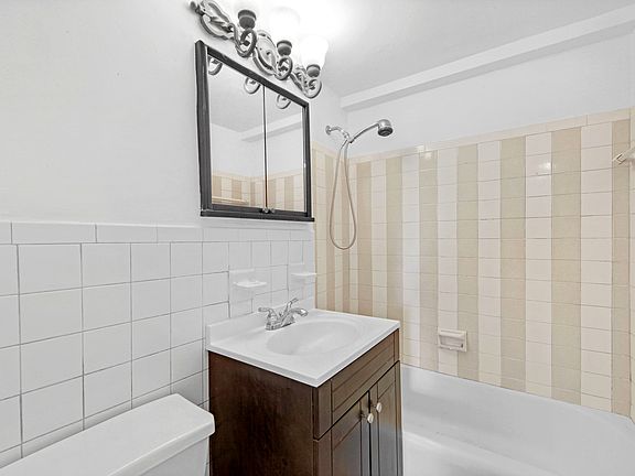 5th image of 220 E 57th St APT 16J