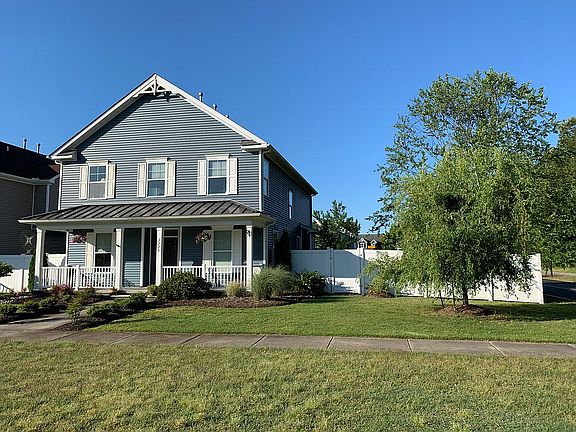 3rd image of 2220 Kirkby Ln