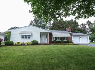 40 Creek Meadow Ln, Rochester, NY 14626