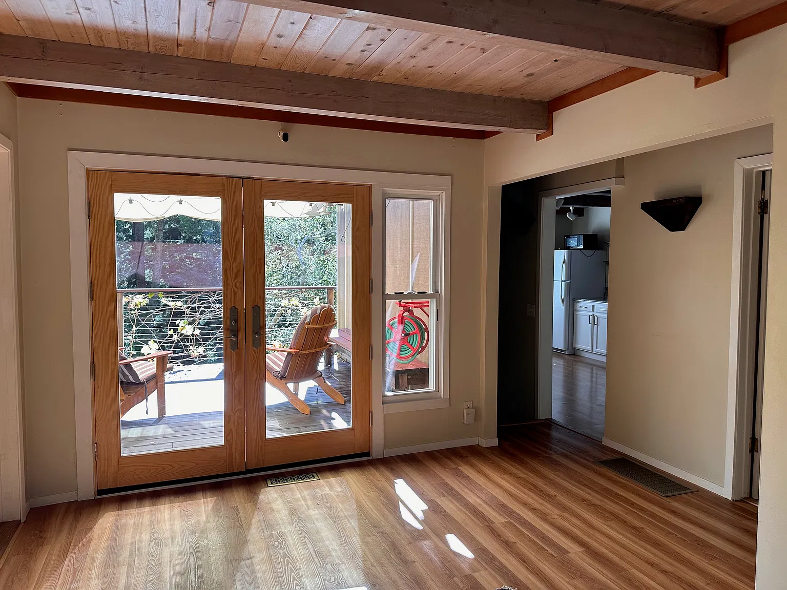 16 Redwood Ave — Photo 4