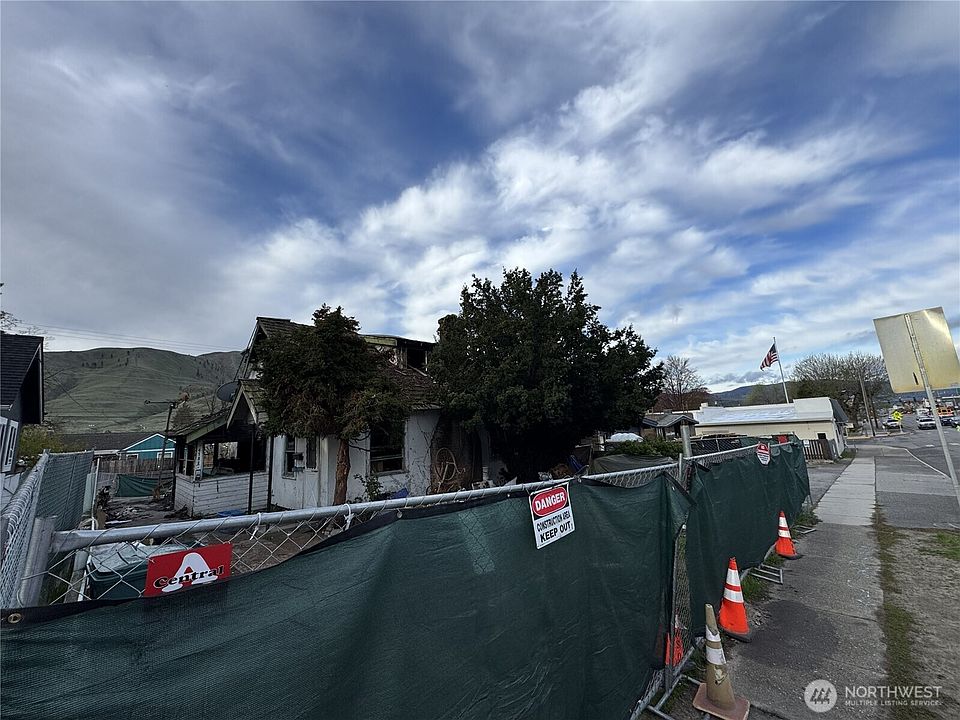 1st image of 418 E Woodin Avenue