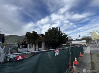 418 E Woodin Ave, Chelan, WA 98816