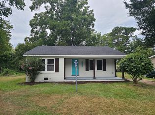 408 Douglas St, Roseboro, NC 28382