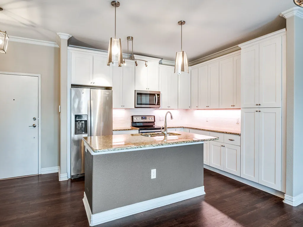 1 bed, 870 sqft, $1,995 — Photo 4