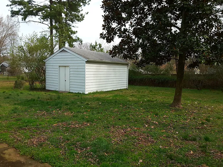 211 Hubbard Ln — Photo 8