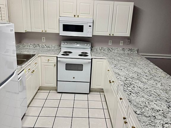 2nd image of 9072 Meadow Vista Rd #302