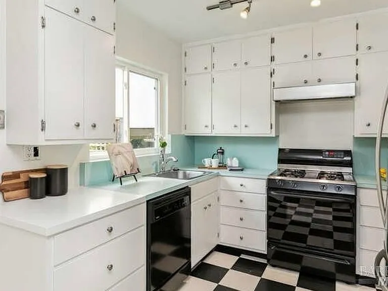 33 Amicita Ave — Photo 12