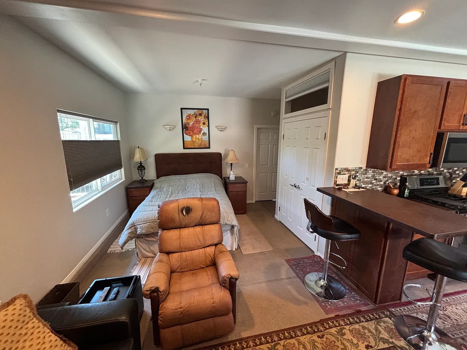 Studio, 600 sqft, $2,850 — Photo 2