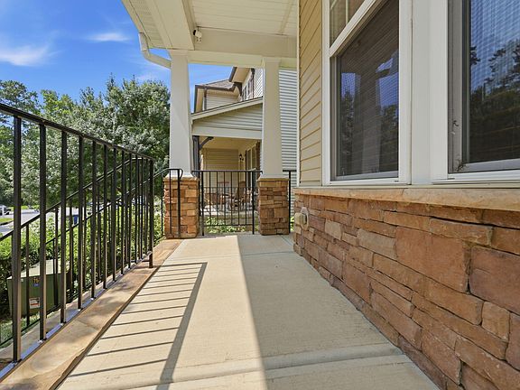 3rd image of 504 Bouree Cir