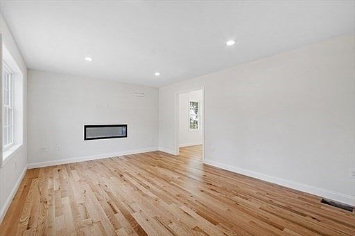 4th image of 207 Wilson St