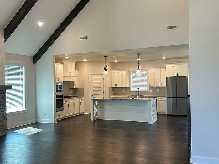 1141 Red Maple St — Photo 3