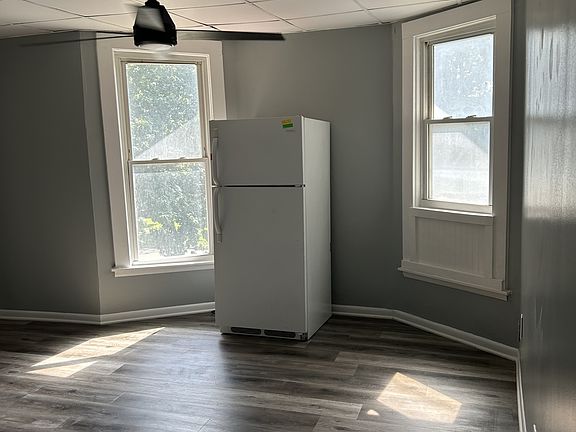 5th image of 909 S 8th St