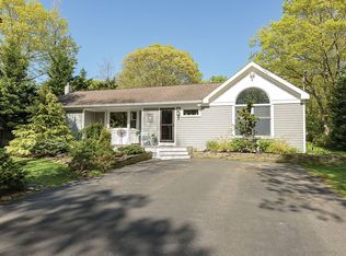 6 Jackson Ave, Hampton Bays, NY 11946