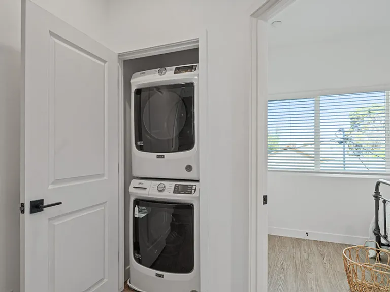 Earll 6 Townhomes — Photo 5
