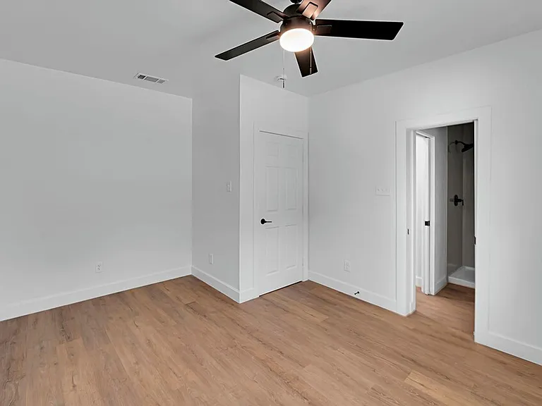 2400 Reuter Ave — Photo 10
