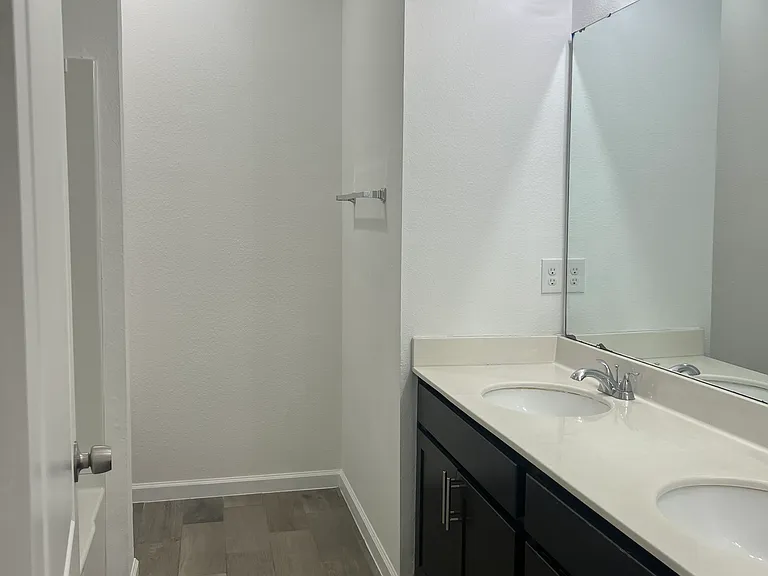 303 Irving Bend Dr — Photo 9