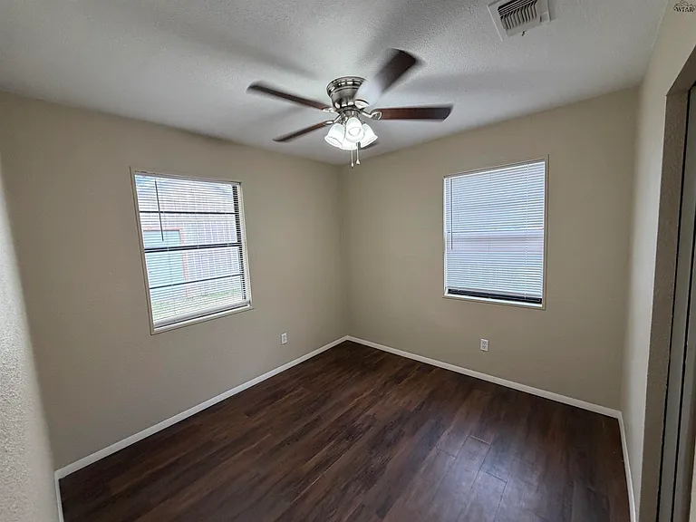 4130 Moffett Ave — Photo 8