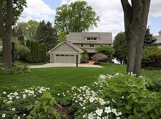 1225 Farwell Dr, Madison, WI 53704