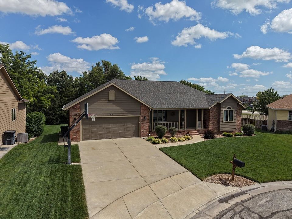 1st image of 941 Twin Oaks Dr