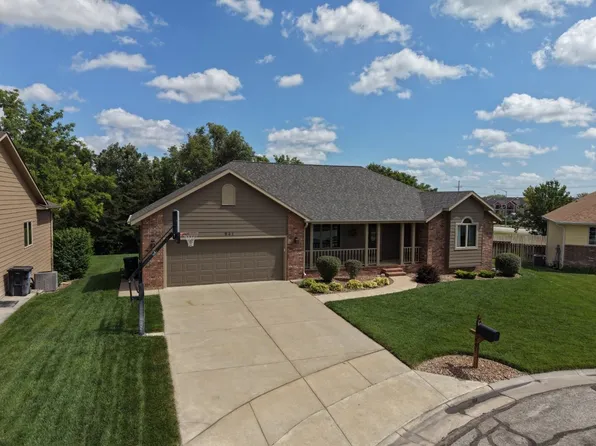 941 Twin Oaks Dr, Salina, KS 67401