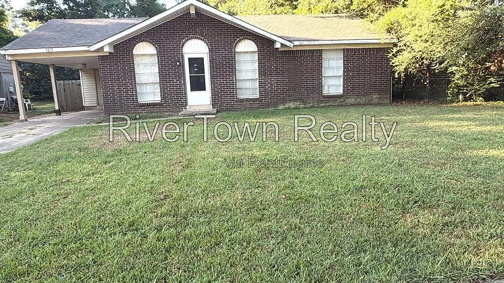 3 bed, 1.0 bath, 1033 sqft, $1,195 — Photo 2