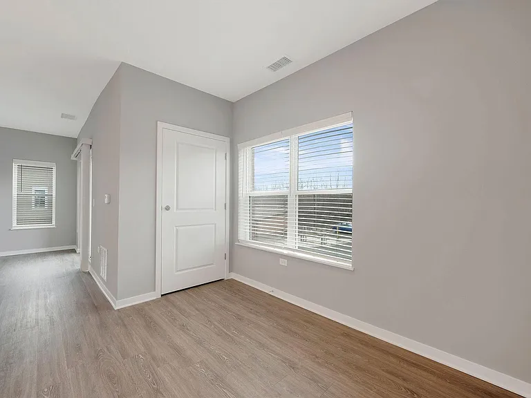 Lincoln Station Rowhomes — Photo 26