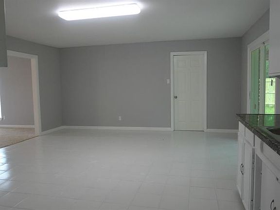 5th image of 109 West Ave