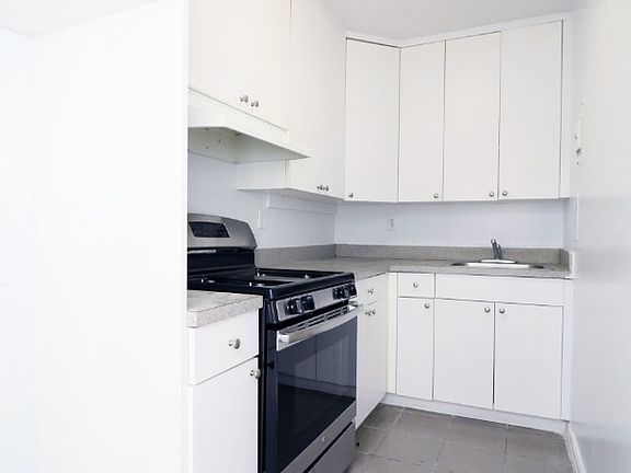 2nd image of 40 E Sidney Ave APT 10F