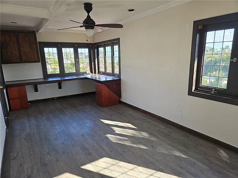 1601 Louise St — Photo 14